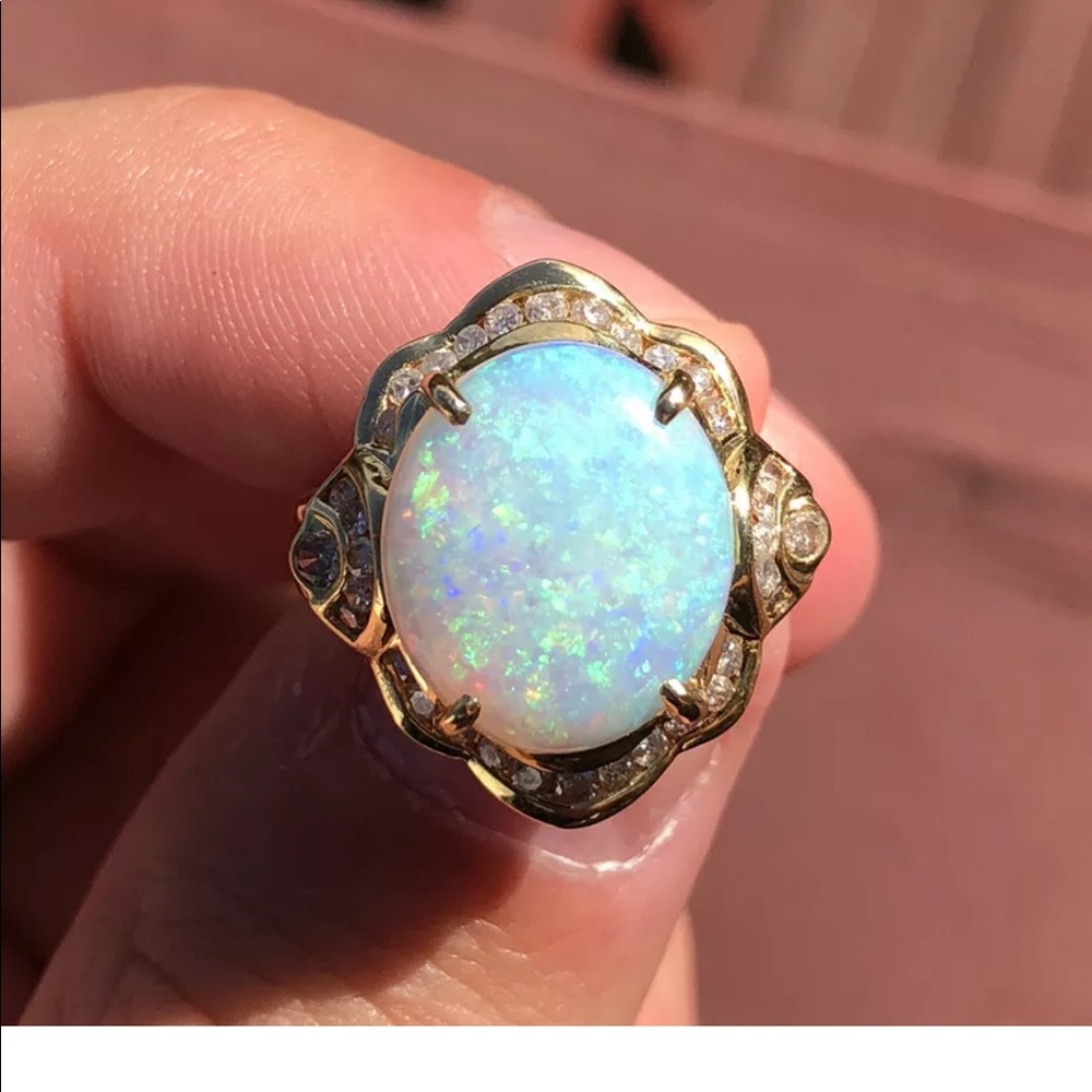 solid 14k gold. Natural Opal